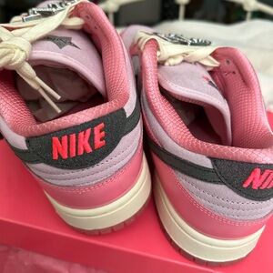 NIKE Dunk Low LX BARBIE